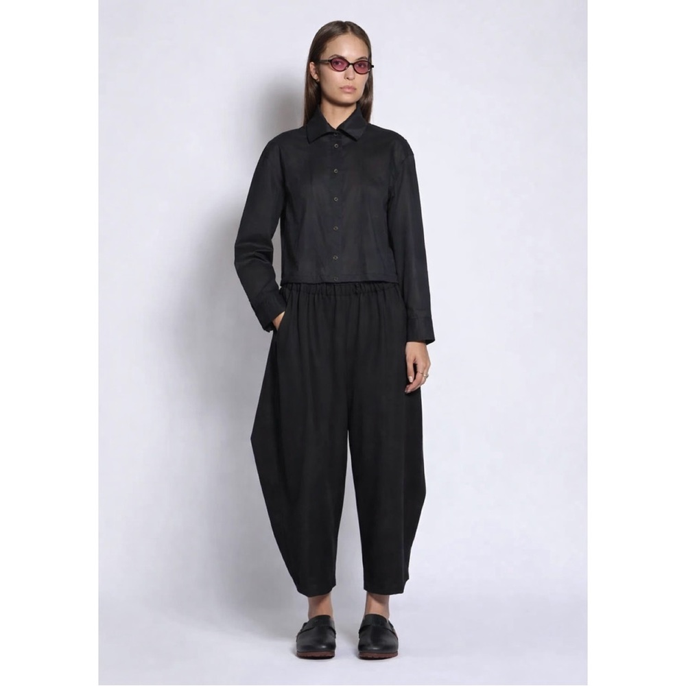 Roucha | Black Women's Point Crepe Pants ~ BB Medium Short